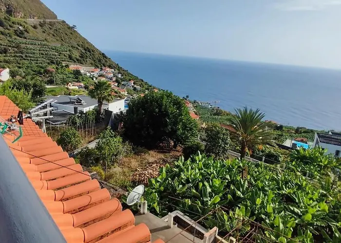 Sunny Rooftop & Perfect View Arco da Calheta (Madeira)